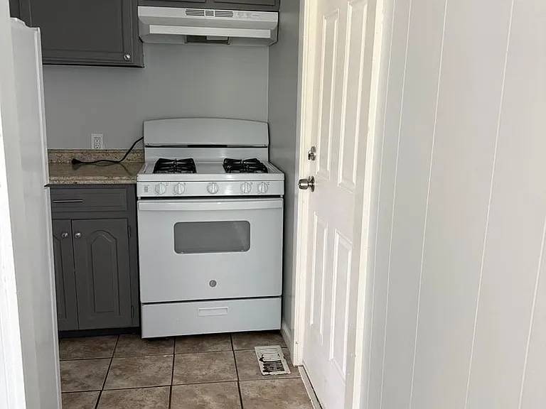 802 S Logan Ave — Photo 10