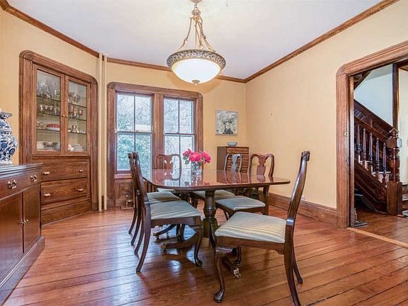4th image of 403 Myrtle Ave
