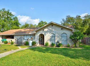 102 Crescent Dr, Kerrville, TX 78028