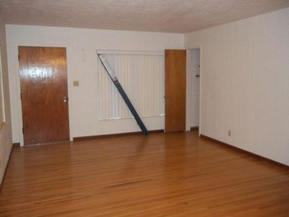2nd image of 837 Lakehurst St
