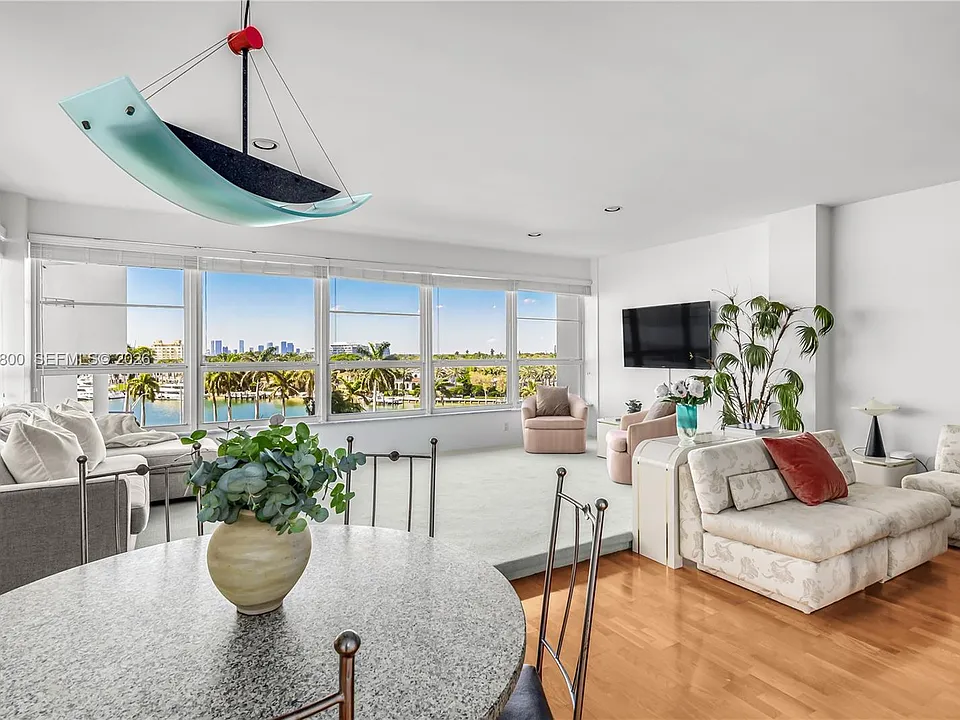 4925 Collins Ave #5F