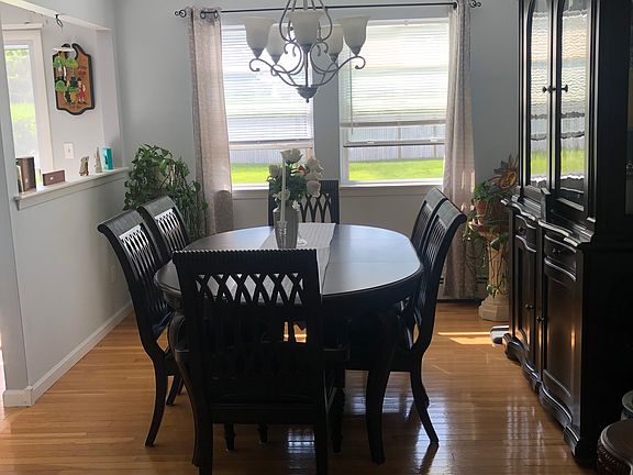 3rd image of 61 Meadow Ct