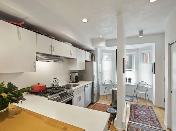 26 Bigelow St #A, Cambridge, MA 02139