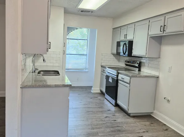 2417 Kingsford Ct, Arlington, TX 76017