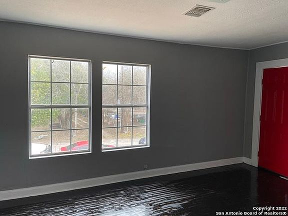 5th image of 413 Margaret St #C & D