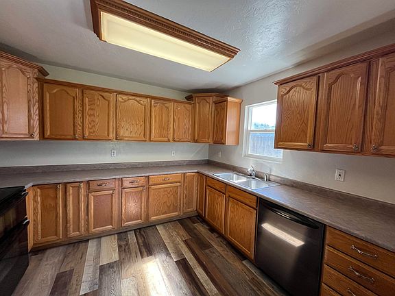 4th image of 817 Campbell Ave