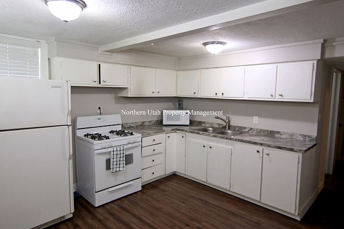 2 Kitchen_09222021