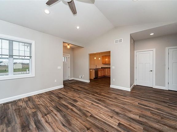 3rd image of 5119 Red Oak Ln