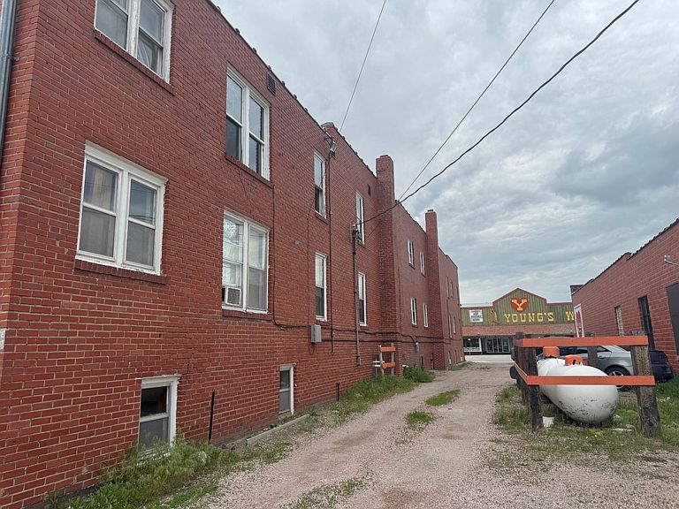 Listing photo 3