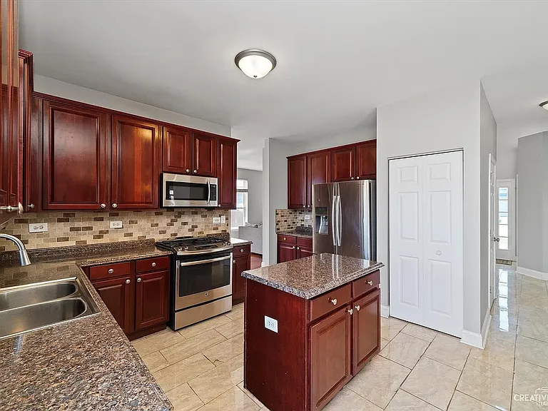 2710 Stonebridge Dr #5 — Photo 2