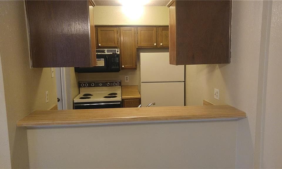2nd image of 9520 Royal Ln APT 203