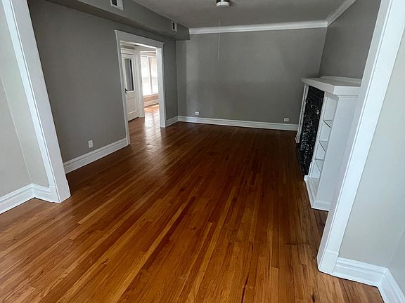 3rd image of 4838 N Avers Ave #1