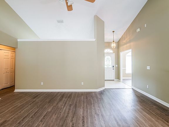 5th image of 124 Bracken Ct