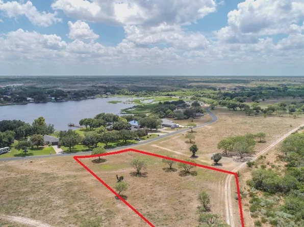 20 Lakeshore Dr, Sandia, TX 78383