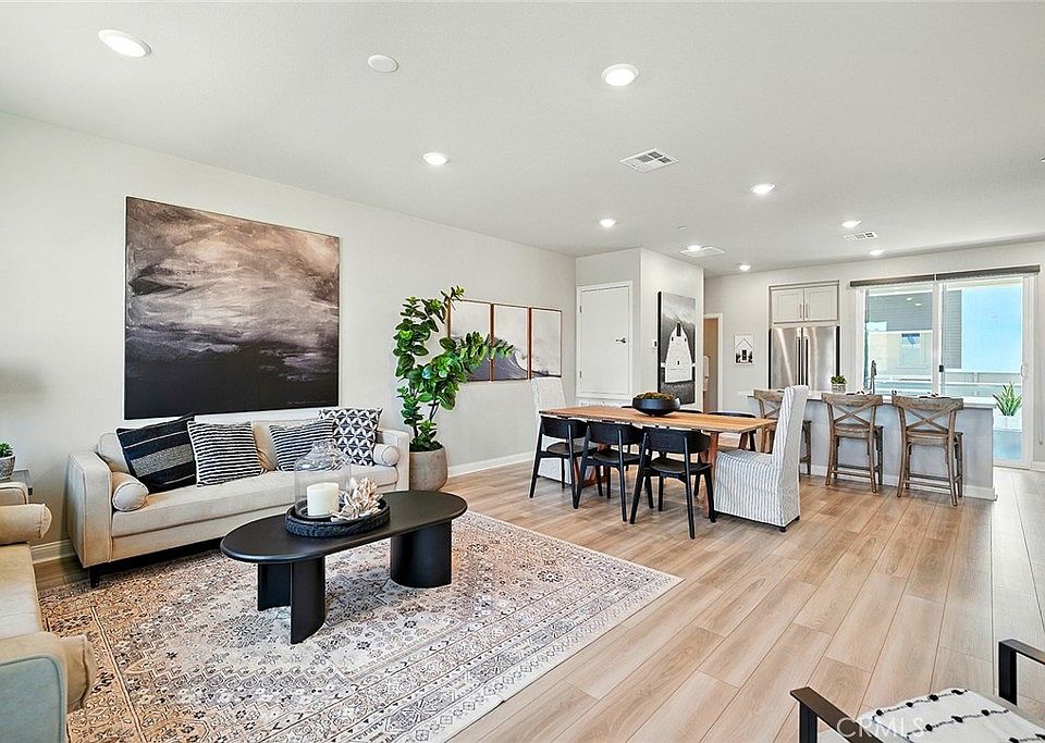 1st image of 1425 W Sunrise Ln