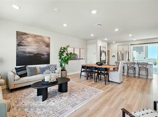 1425 W Sunrise Ln, San Pedro, CA 90732