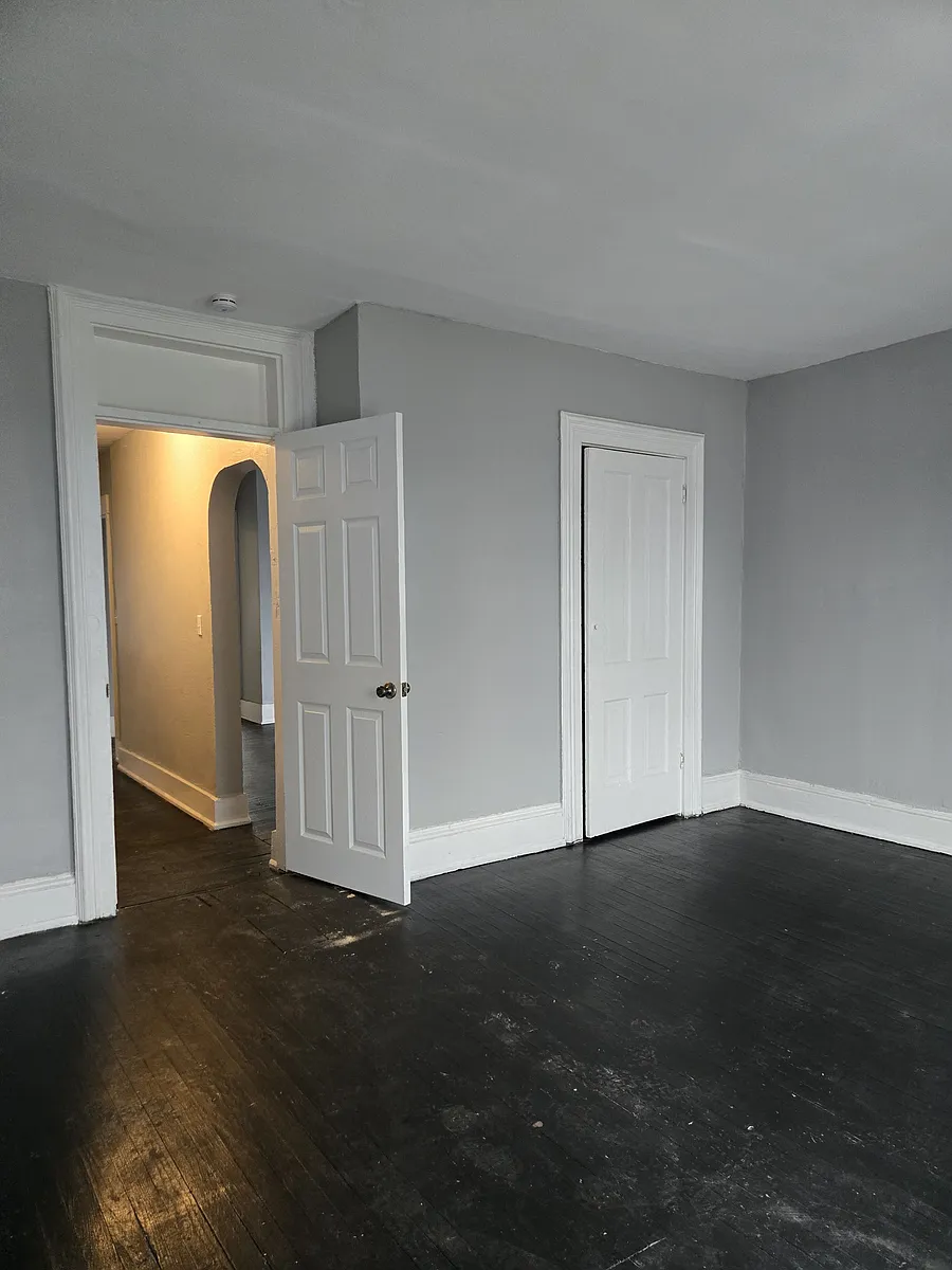 Building Photo - 829 S Limestone St #2