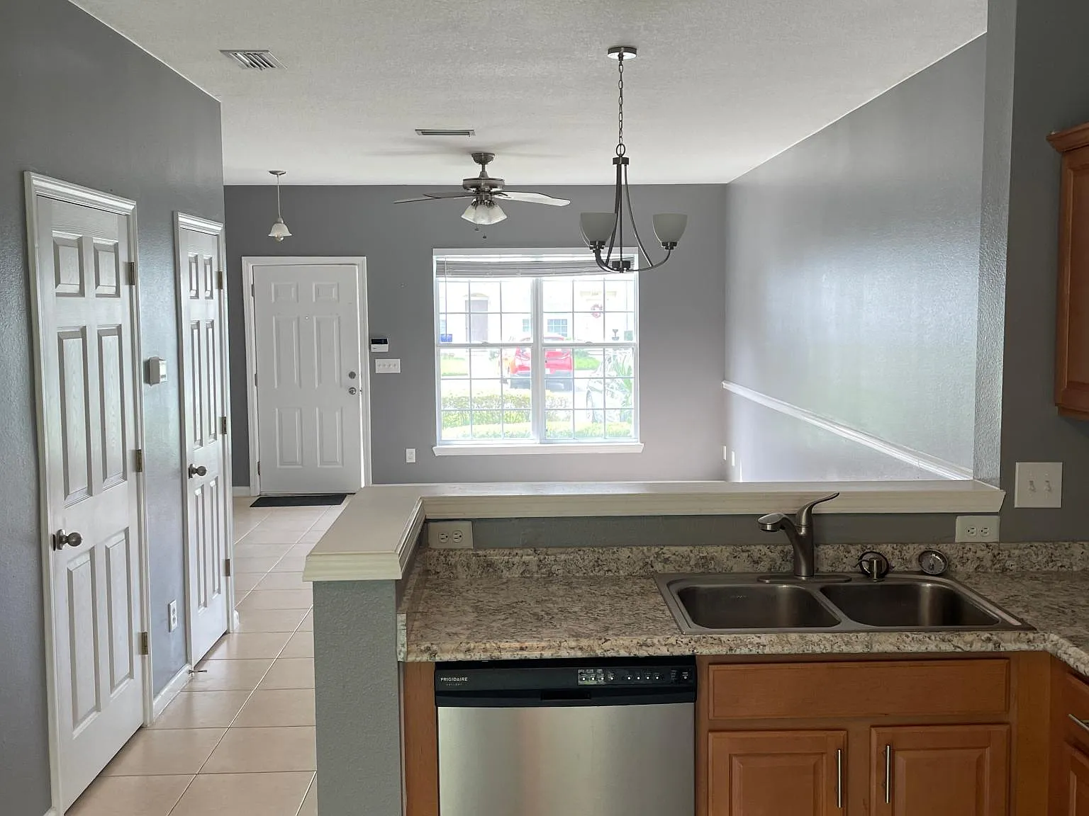 2 bed, 2.5 bath, 1184 sqft, $1,850 — Photo 2