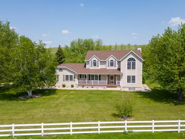 8755 37th St SE, Jamestown, ND 58401