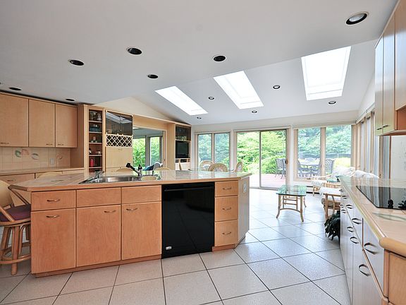 3rd image of 5 Norma Ln
