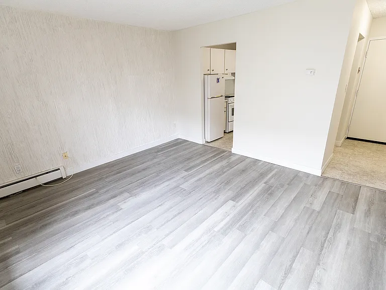 2417 14a St SW — Photo 7