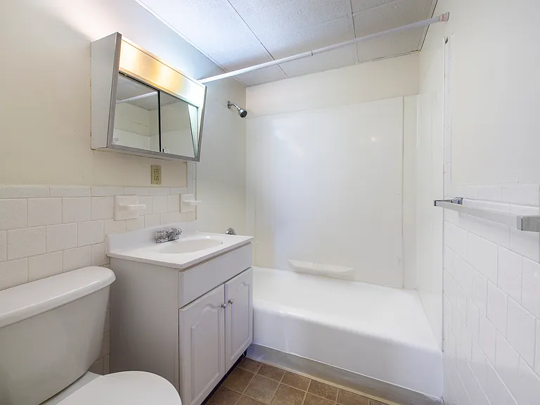 38 Highland St — Photo 4