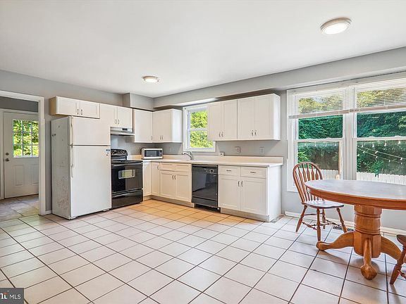 4th image of 4612 Calvert Rd