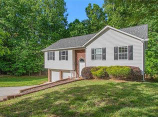 2013 Priya St, Thomasville, NC 27360