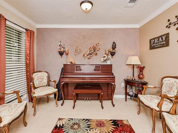 3rd image of 1908 Dellore Ln
