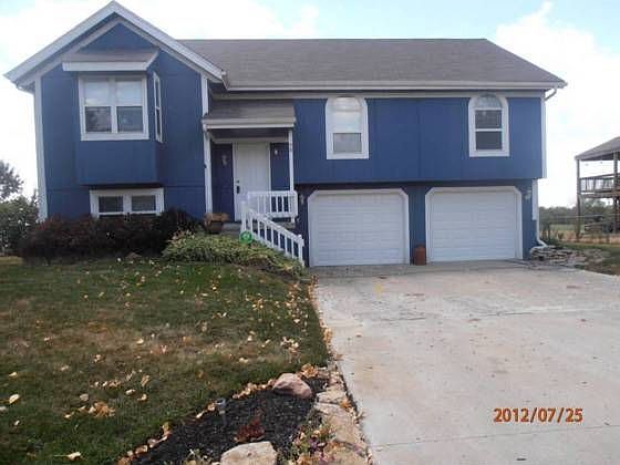 1st image of 90 Pioneer St
