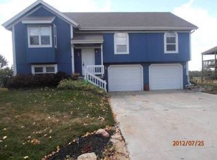 90 Pioneer St, Garden City, MO 64747