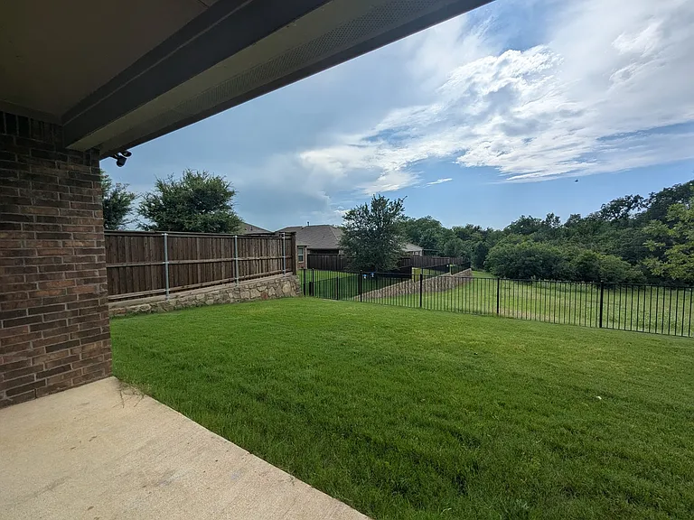 1740 Alamandine Ave — Photo 23