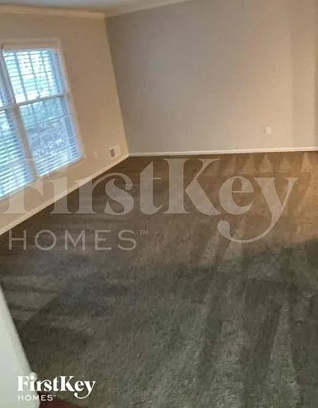9955 Melrose Dr — Photo 3