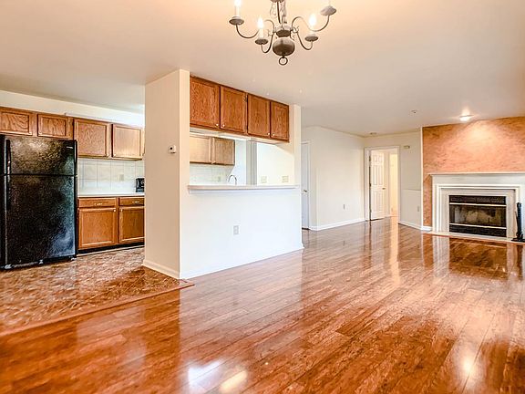 4th image of 9704 Lake Pointe Ct APT 302
