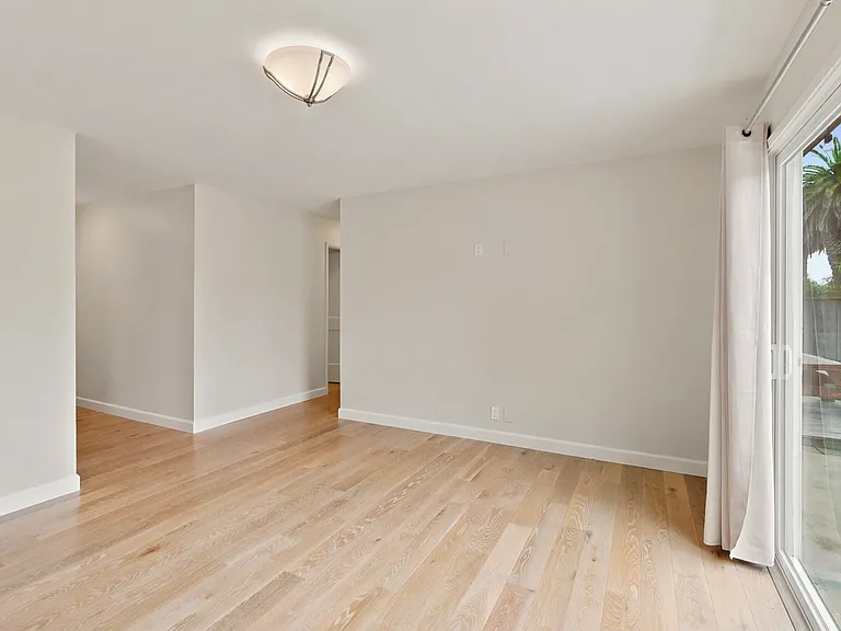 412 Kehoe Ave — Photo 3