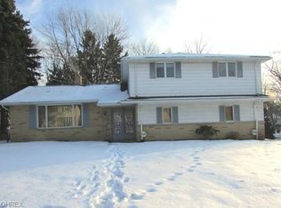 4878 Hartley Dr, Lyndhurst, OH 44124
