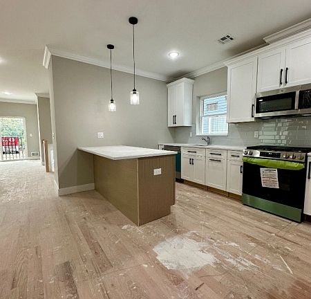 3rd image of 670 Summer St