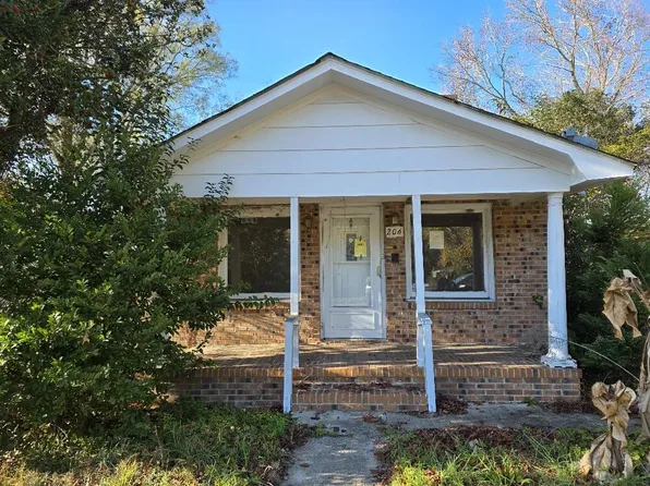 206 Harlem St, Bishopville, SC 29010
