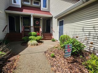 4 Petersburg Ct #4, Oak Ridge, NJ 07438