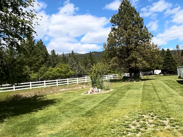 395 Edgewater Dr — Photo 4