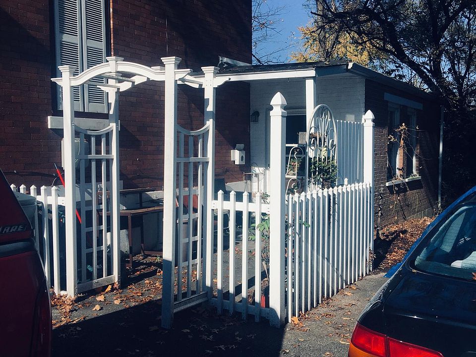 Entrance to patio and parking