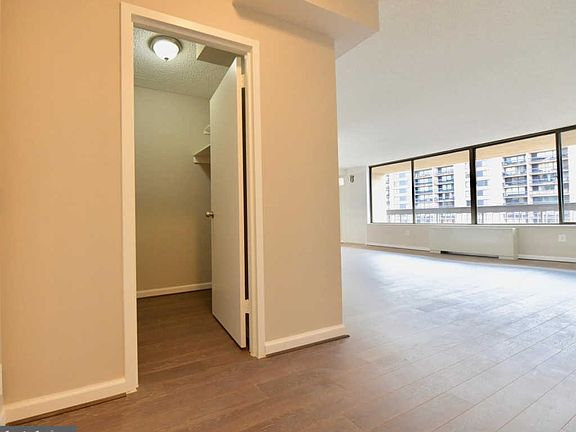 5th image of 3701 S George Mason Dr Unit 2004N