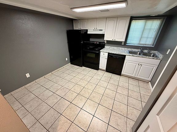 3rd image of 1424 10th Ave #B