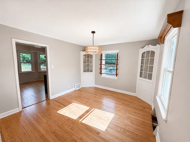 formal din rm w/corner china cabinets