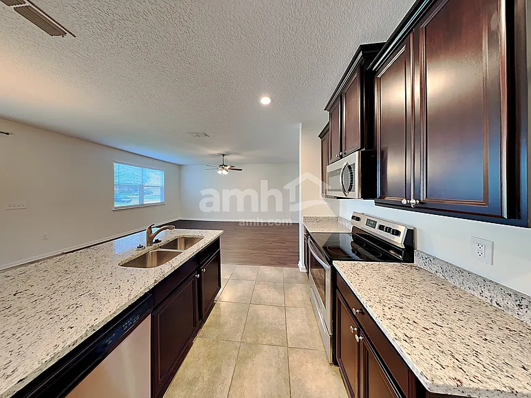 2433 Adams Lake Blvd — Photo 5