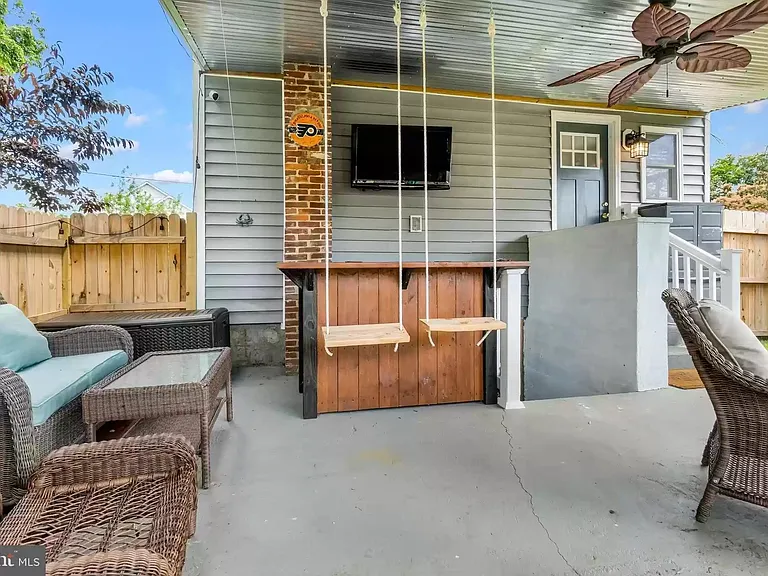 328 Cecil St — Photo 15