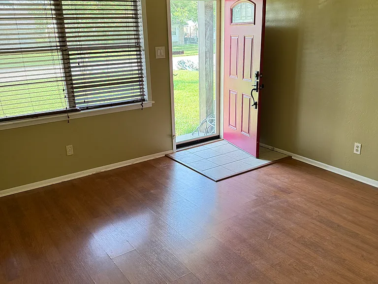 807 Temple Dr — Photo 5