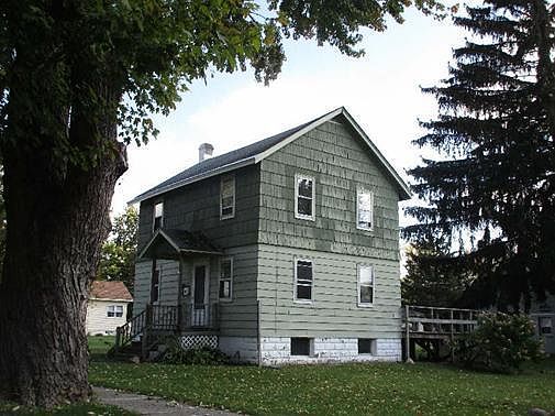 4th image of 107 W 2nd St