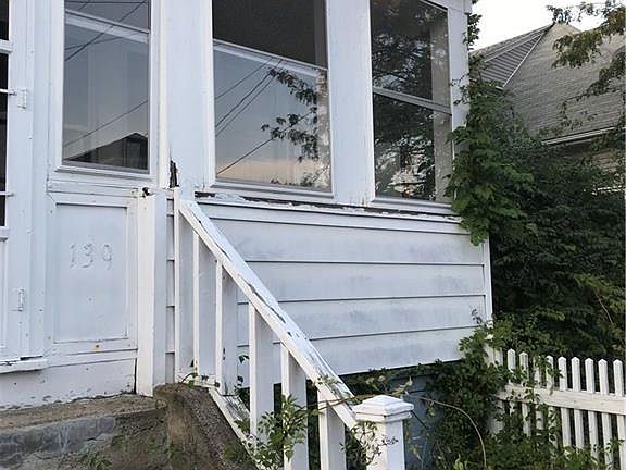 3rd image of 139 Babcock St