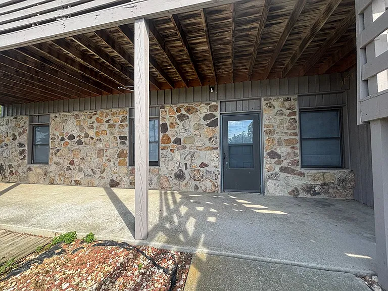 5604 Thornspring Apartments — Photo 9